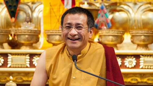 LEERHEITS-YOGA – BELEHRUNGEN MIT DZOGCHEN PONLOP RINPOCHE